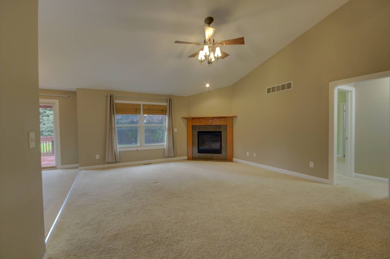 2215 W 59th ST, Davenport, IA 52806