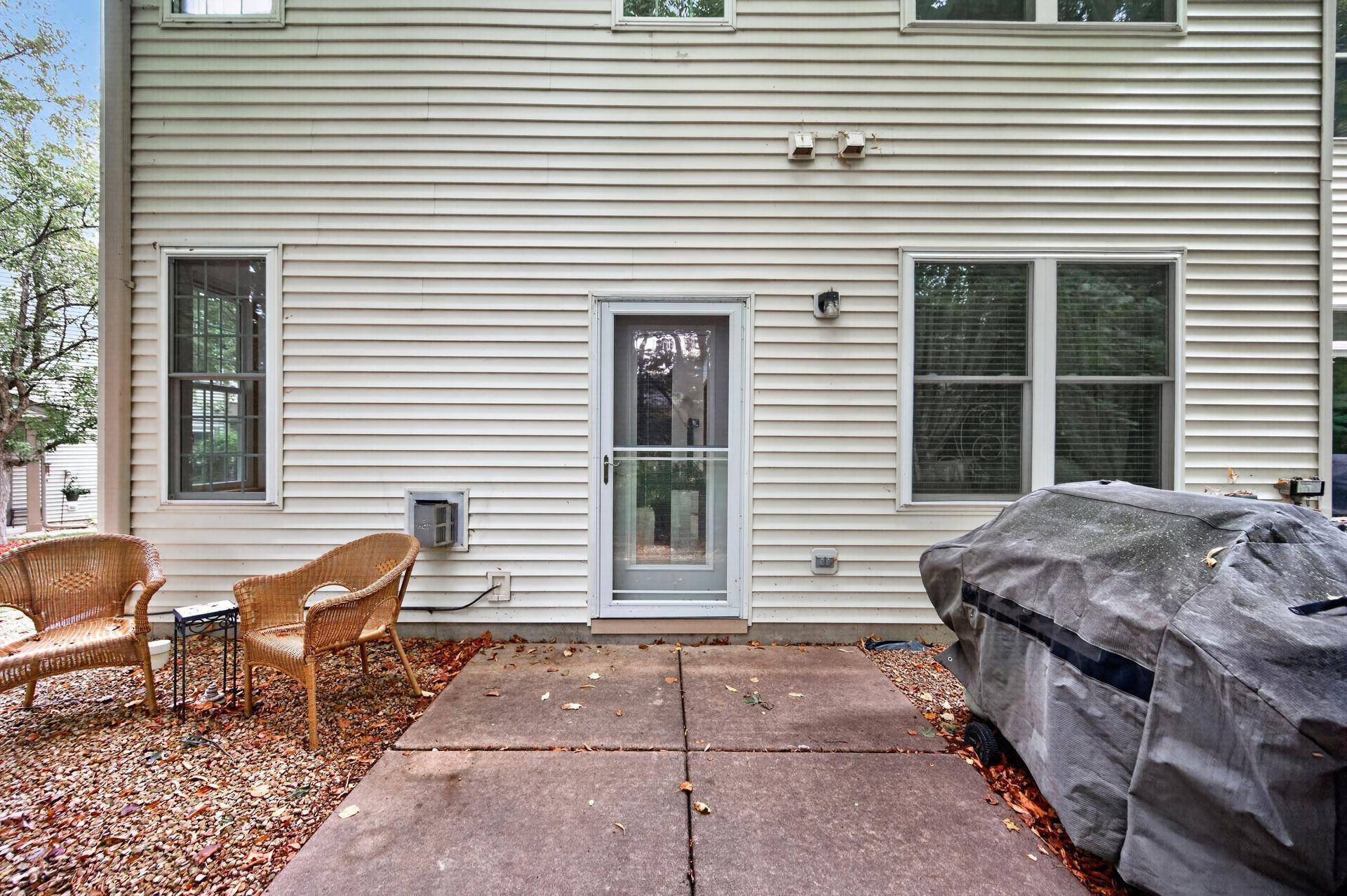 8011 Everest LN N, Maple Grove, MN 55311