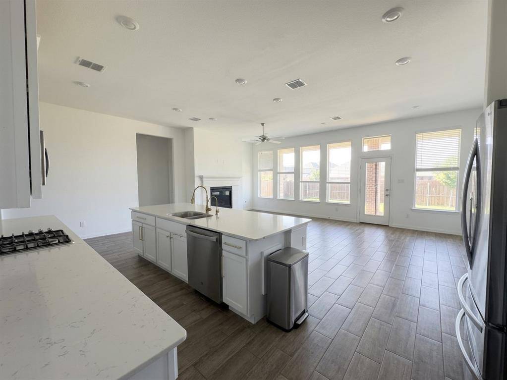 1148 Canuela Way, Justin, TX 76247