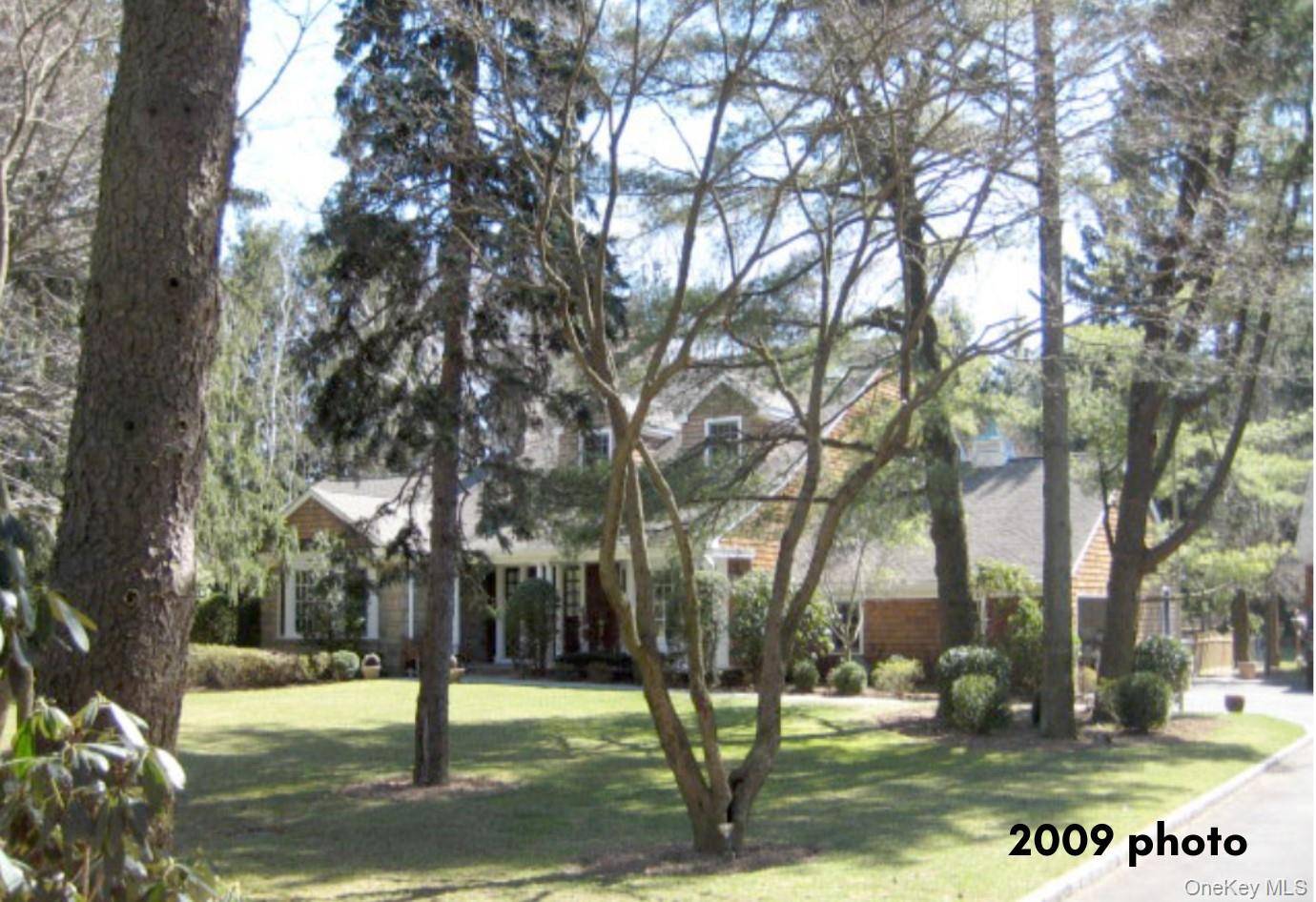 7 Locust LN, Upper Brookville, NY 11545