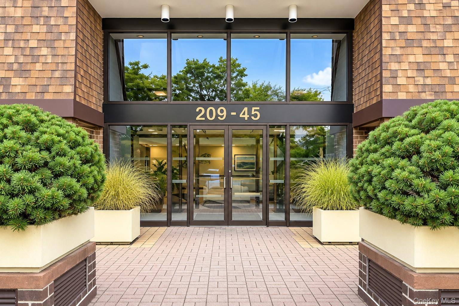 209-45 26th AVE #3F, Bayside, NY 11360