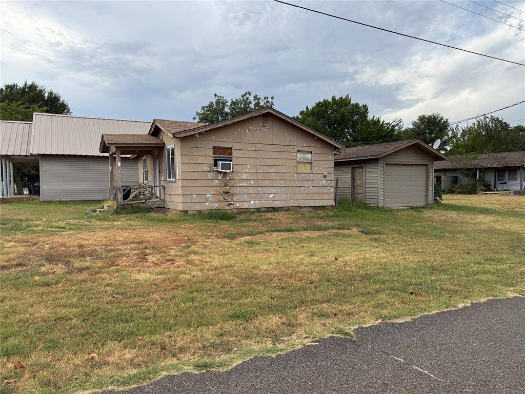 121 E Perry LN, Mustang, OK 73064