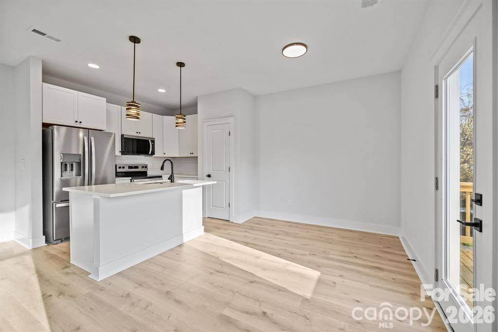 1422 Johnston ST, Gastonia, NC 28054