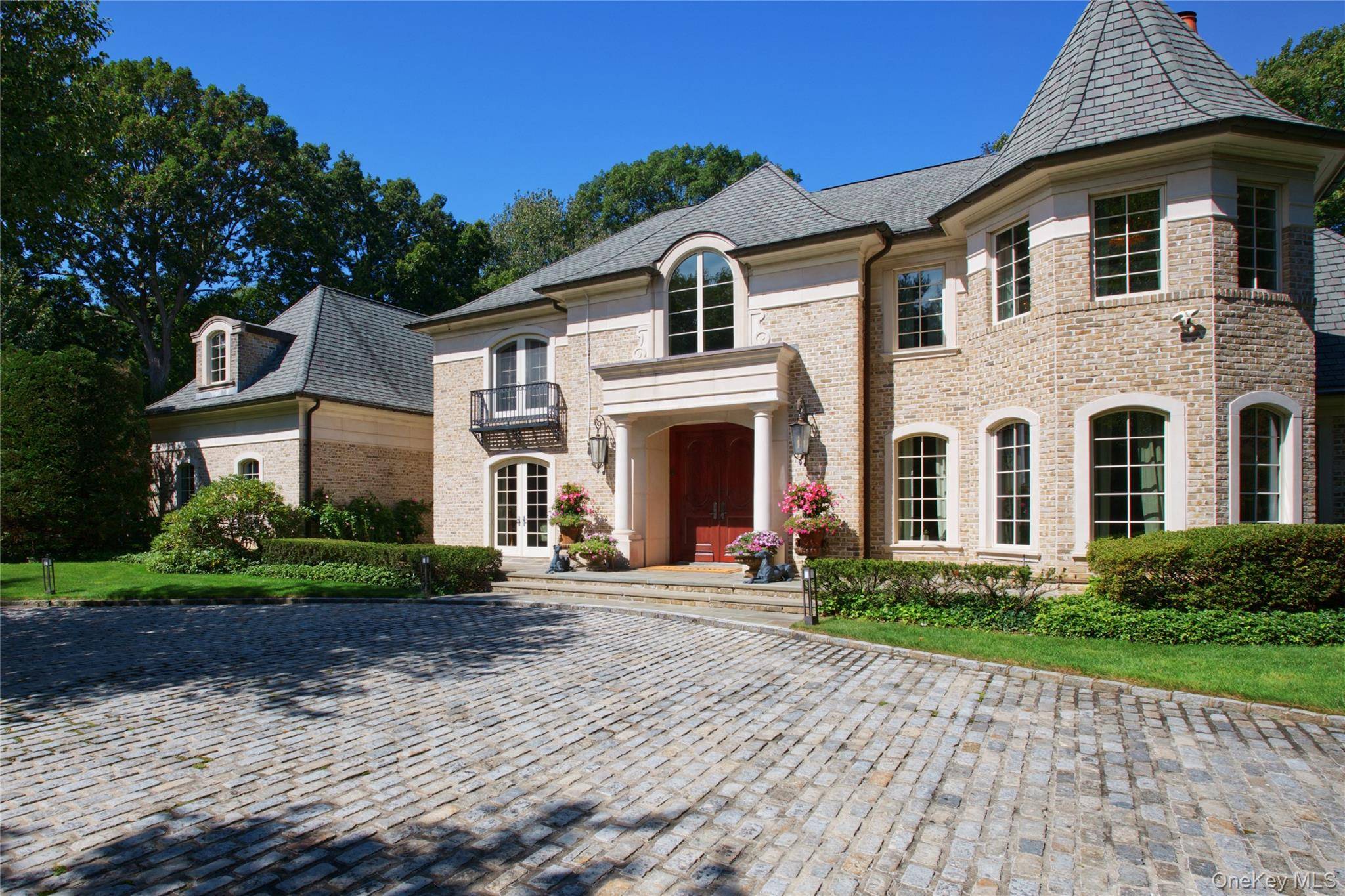 2 Vista LN, Brookville, NY 11545