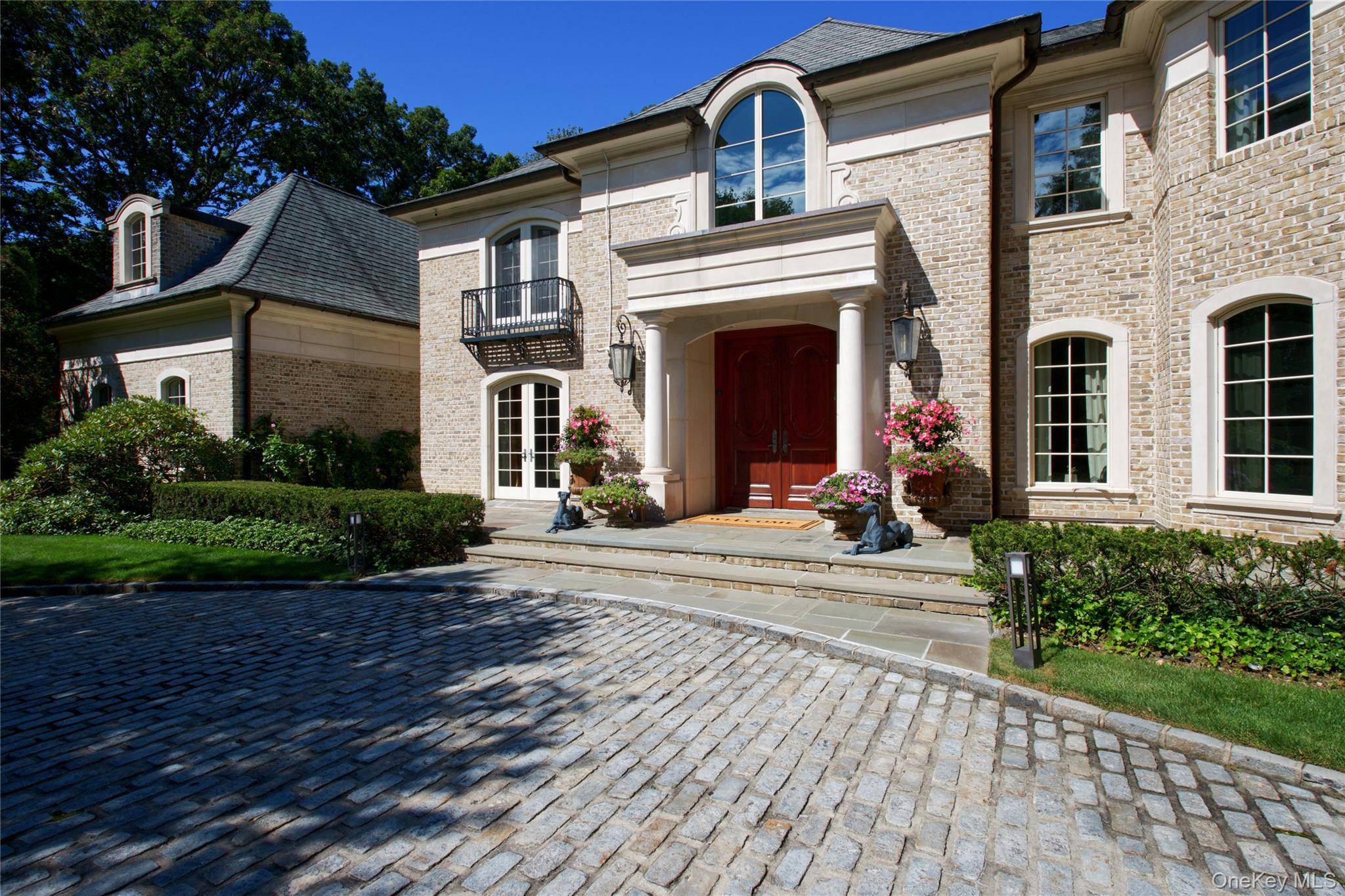 2 Vista LN, Brookville, NY 11545