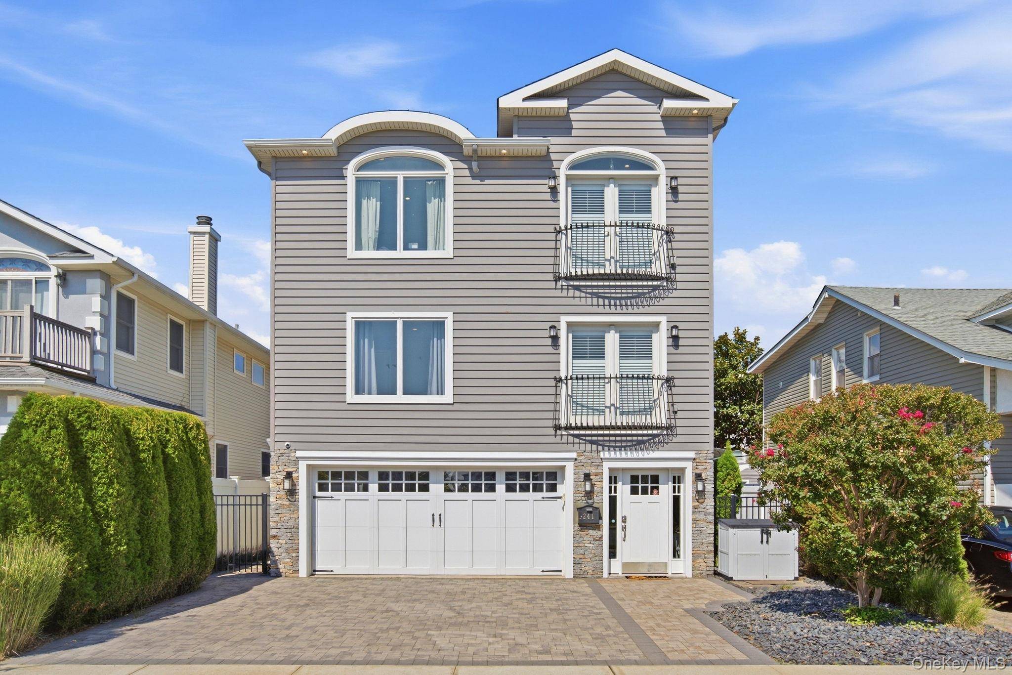 241 W Pine ST, Long Beach, NY 11561
