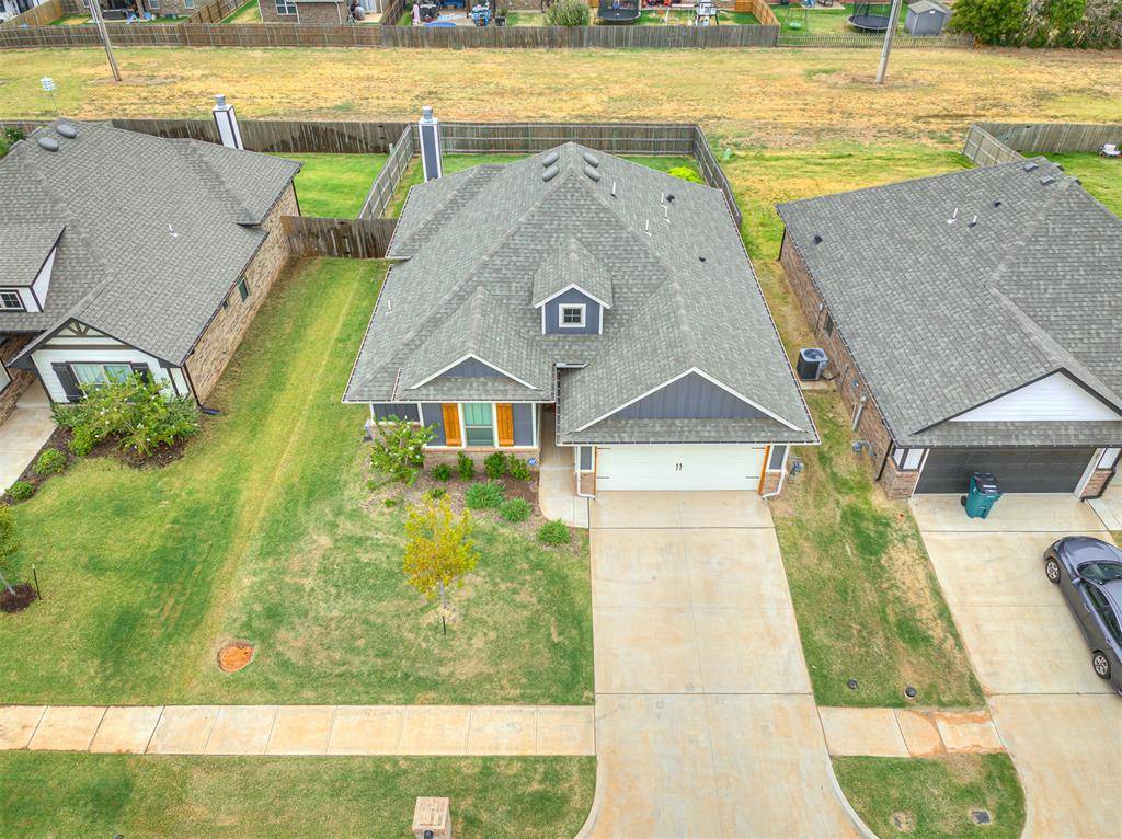 8733 Poppey PL, Yukon, OK 73099