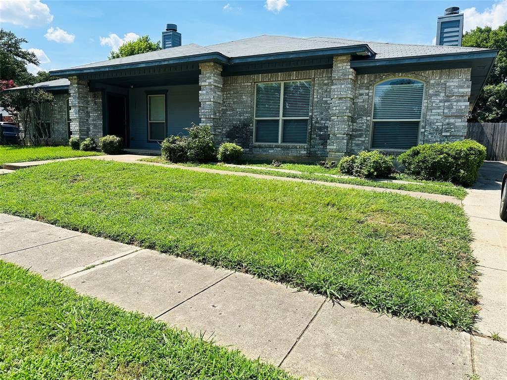 2305 Dalewood Lane, Bedford, TX 76022