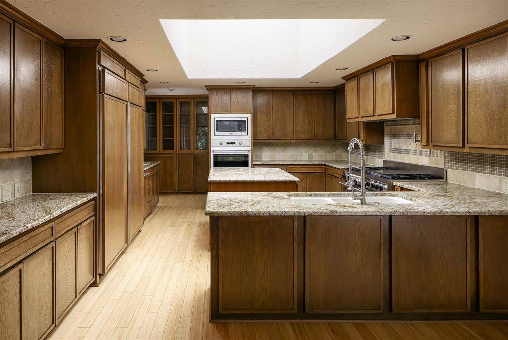 11298 Russwood Circle, Dallas, TX 75229