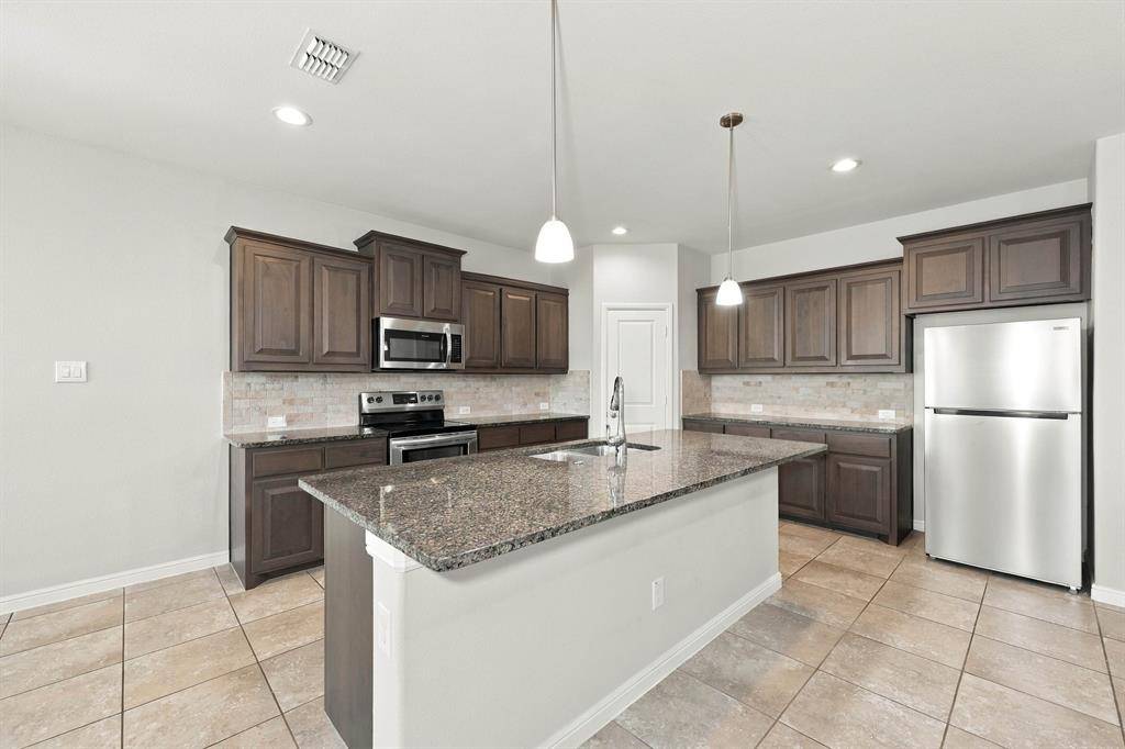 2614 Lavender Lane, Glenn Heights, TX 75154