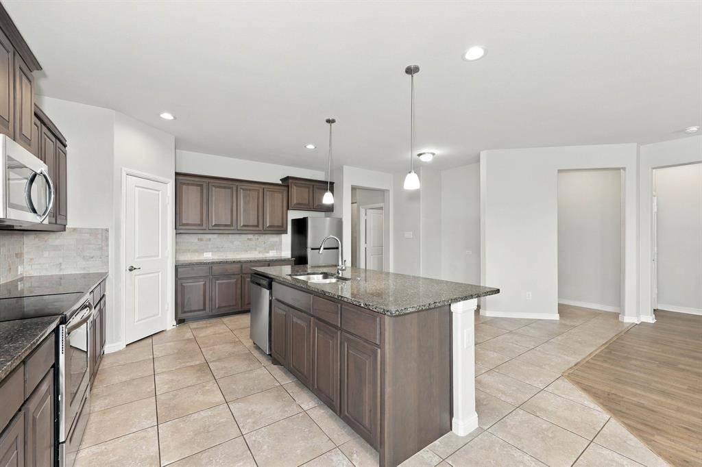 2614 Lavender Lane, Glenn Heights, TX 75154