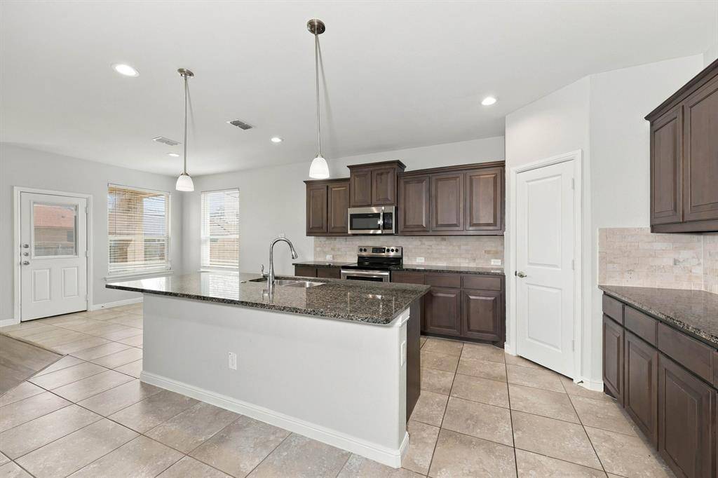2614 Lavender Lane, Glenn Heights, TX 75154