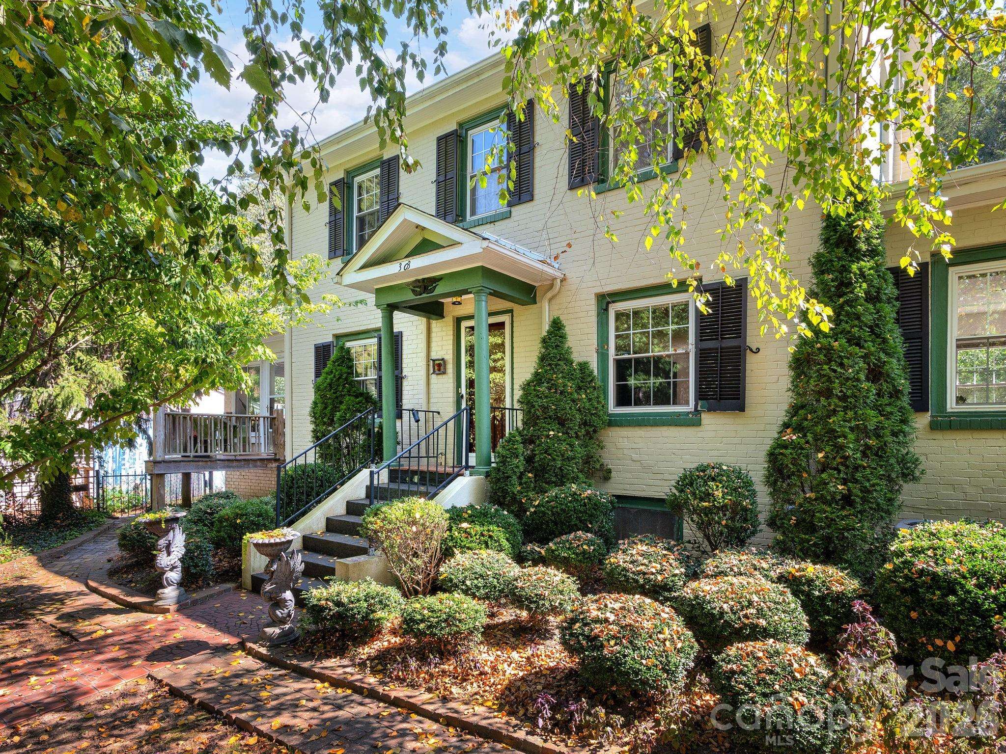 303 Country Club RD, Asheville, NC 28804