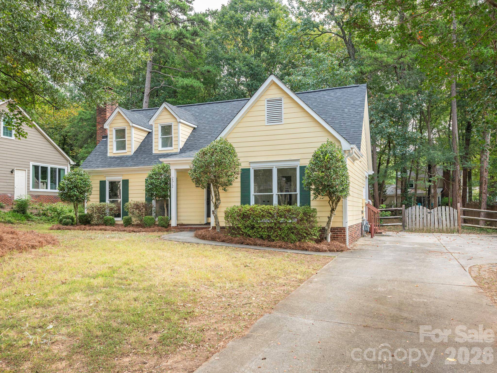 2612 Heathershire LN, Matthews, NC 28105