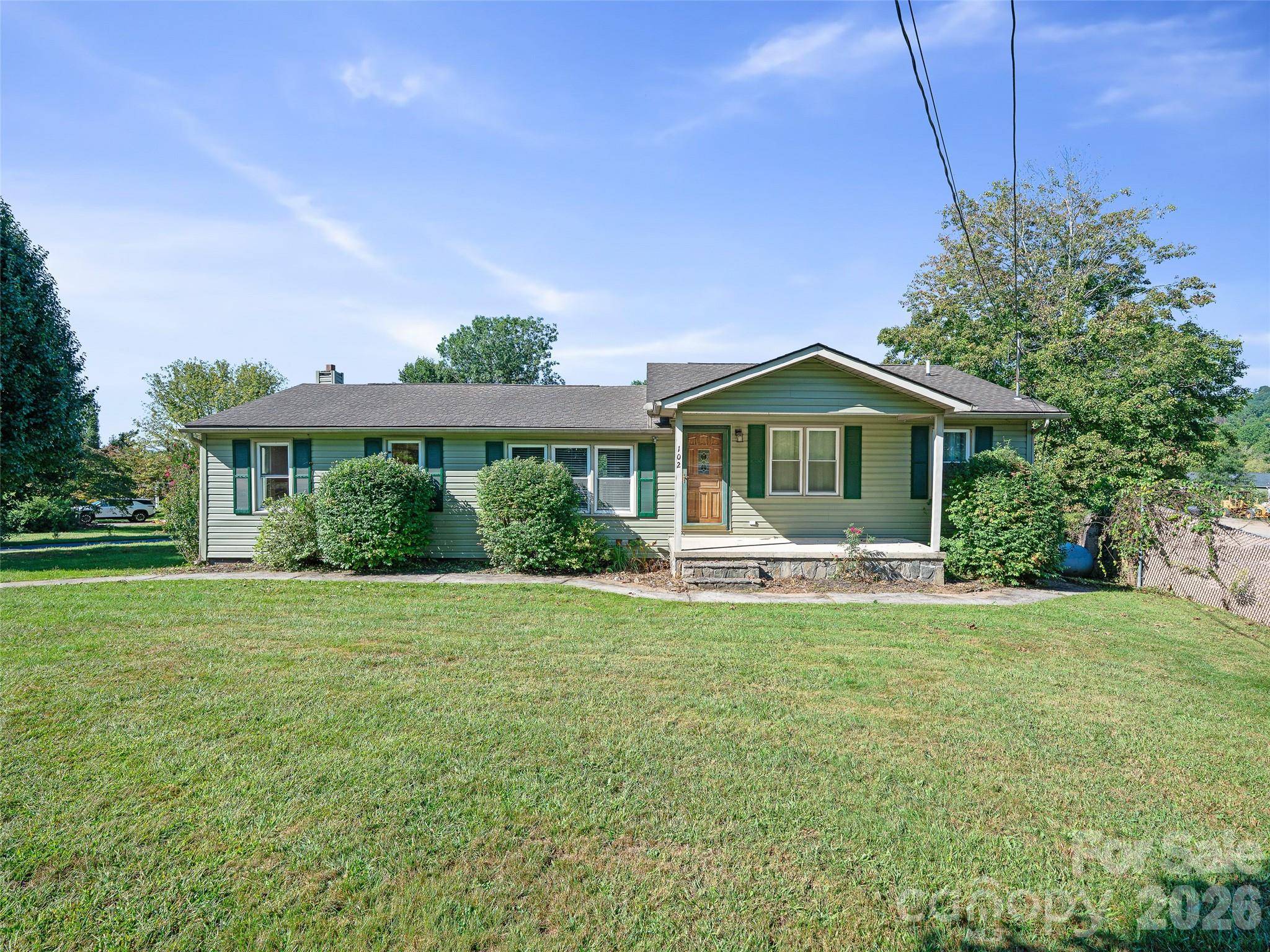 102 Phillips RD, Spruce Pine, NC 28777