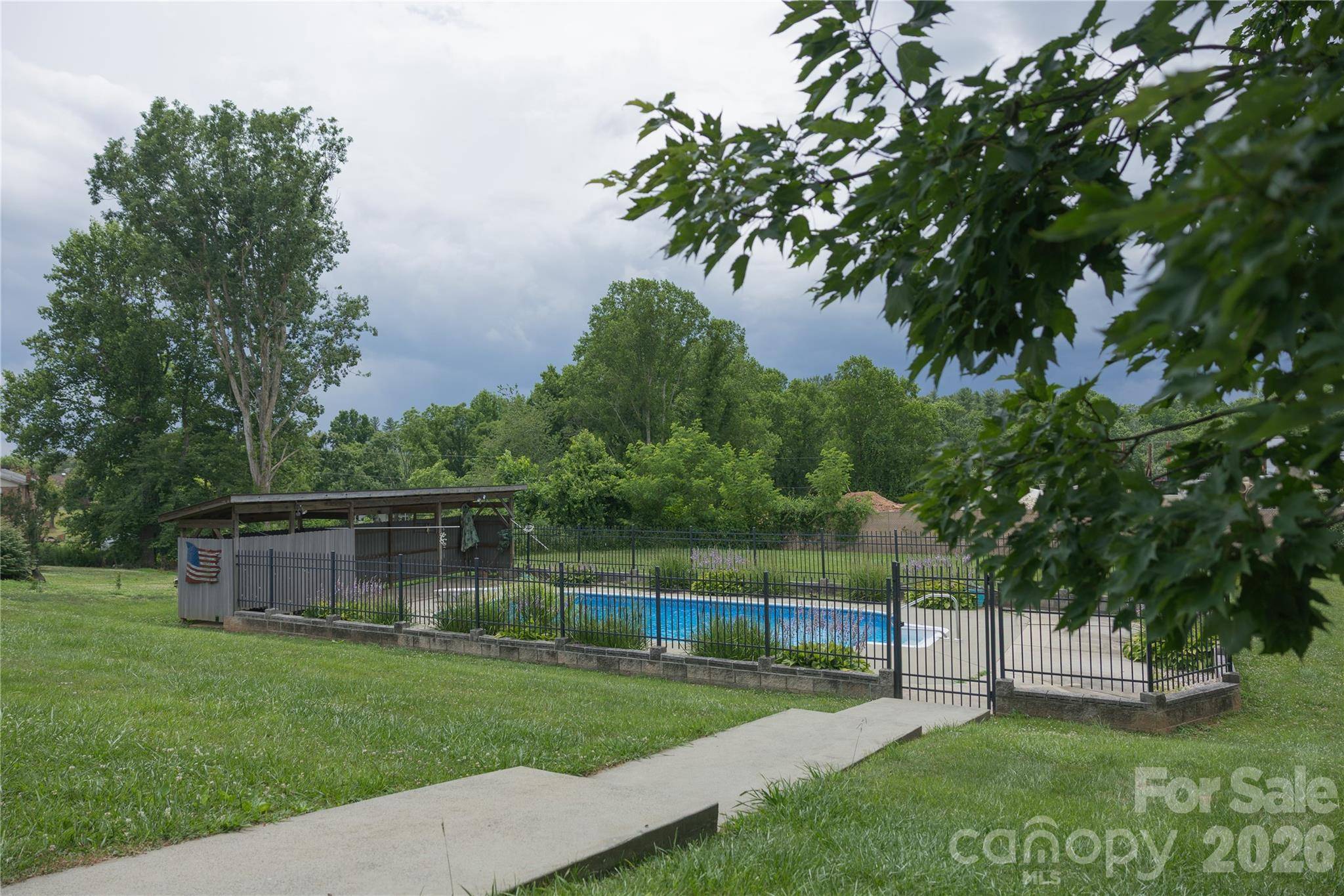 102 Phillips RD, Spruce Pine, NC 28777