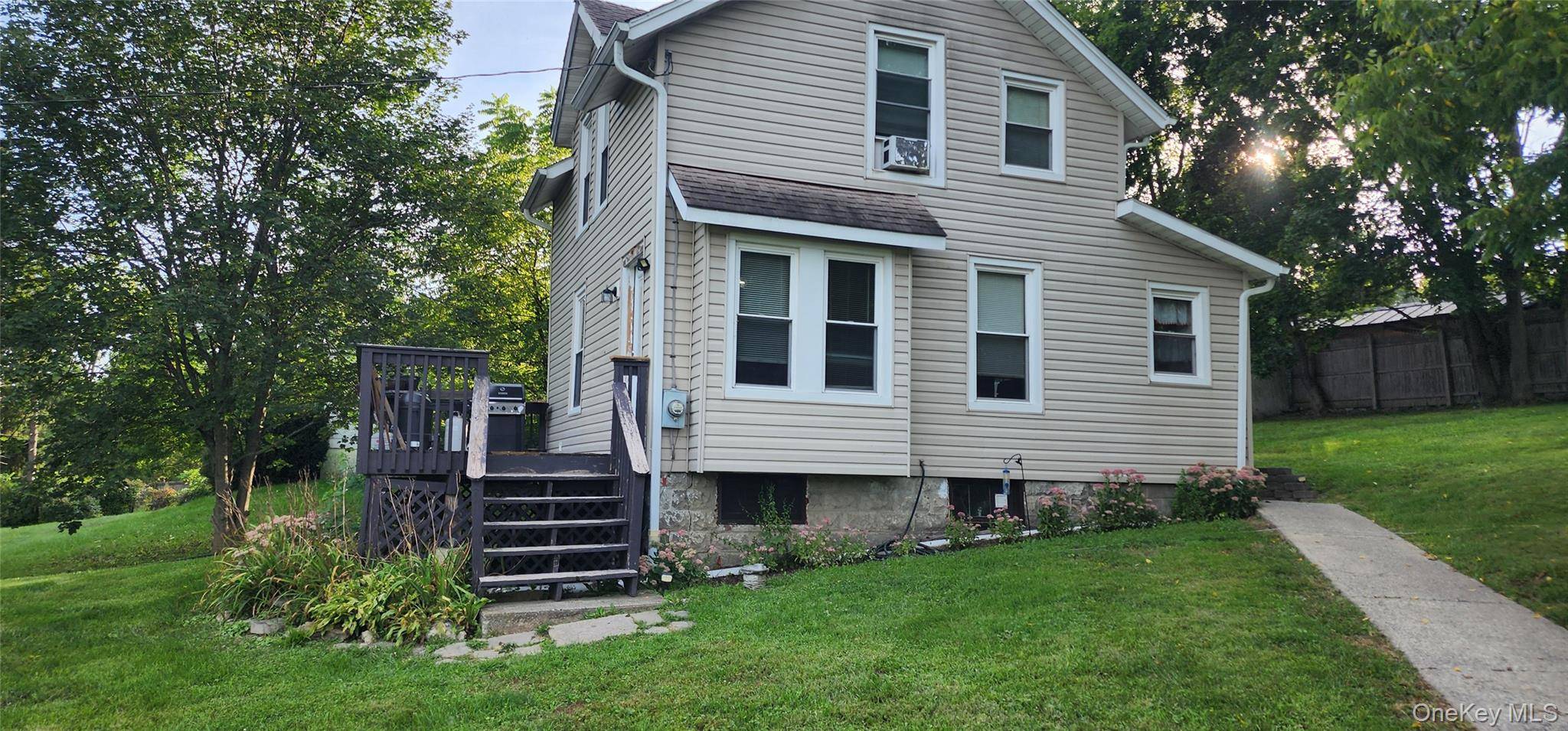 613-615 Salt Point TPKE, Hyde Park, NY 12601