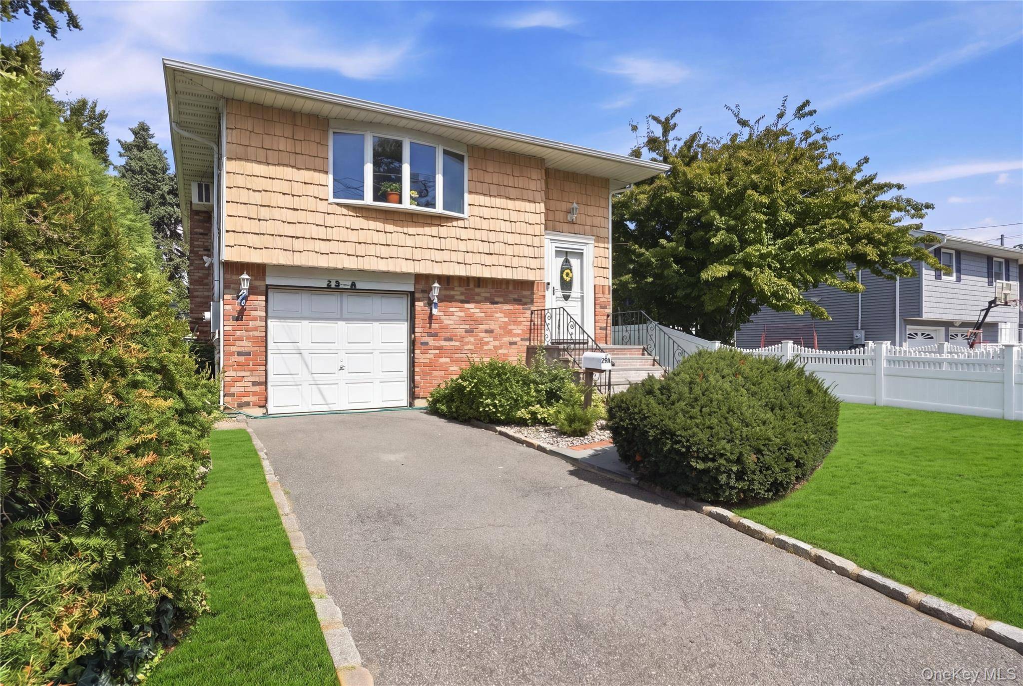 29 Suffolk RD #A, Massapequa, NY 11758