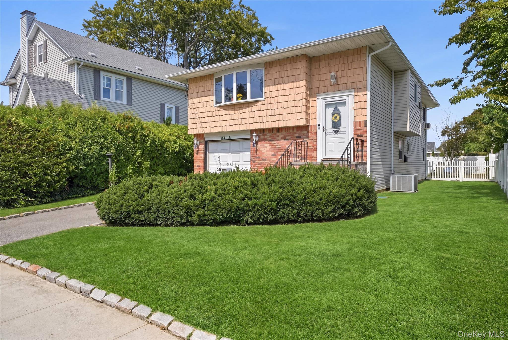 29 Suffolk RD #A, Massapequa, NY 11758