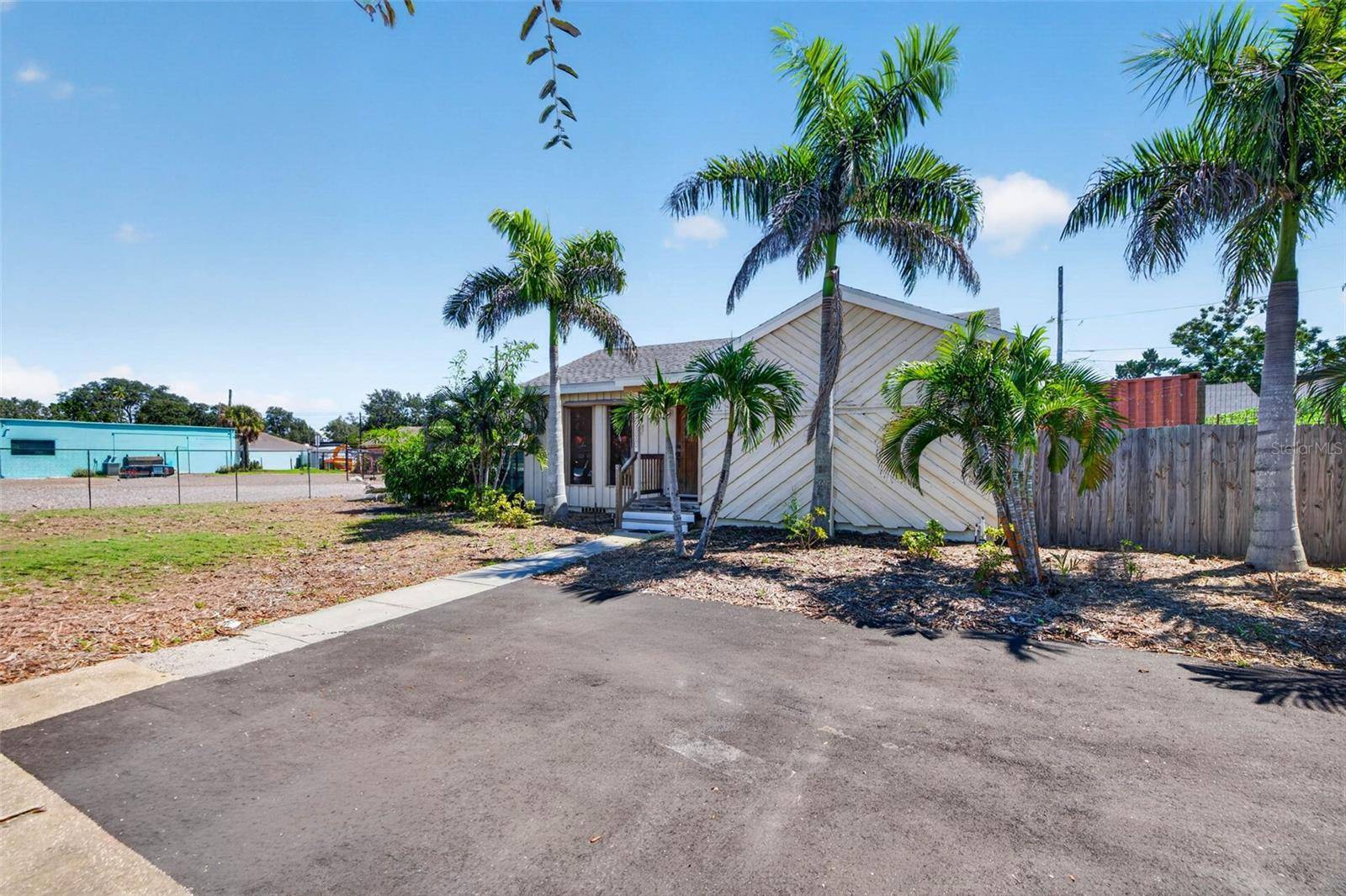 1000 49TH ST S, St Petersburg, FL 33707