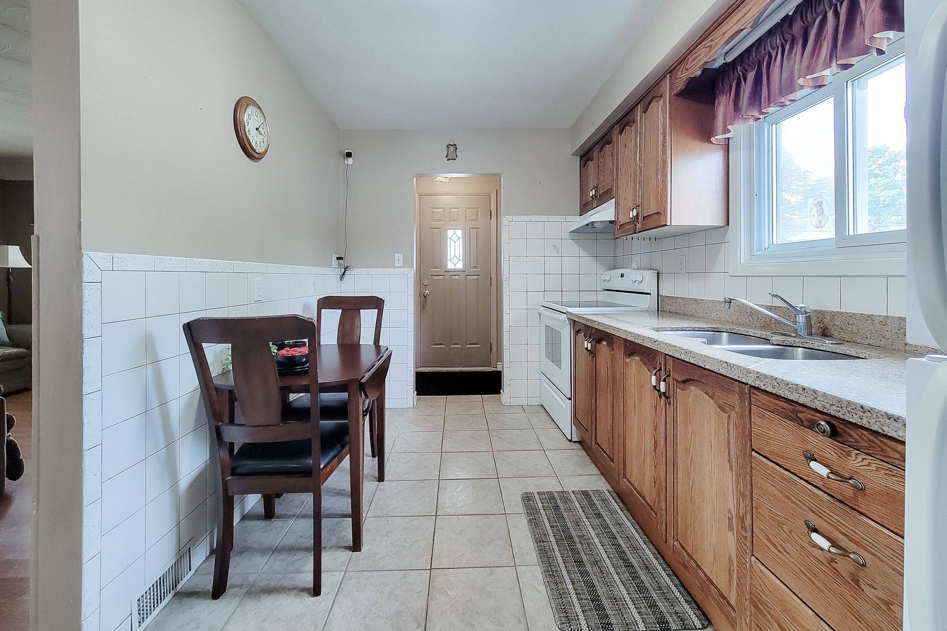 137 East 16th ST, Hamilton, ON L9A 4J4