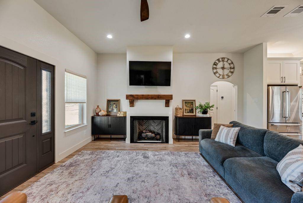 245 Creek Crossing Street, Alvord, TX 76225