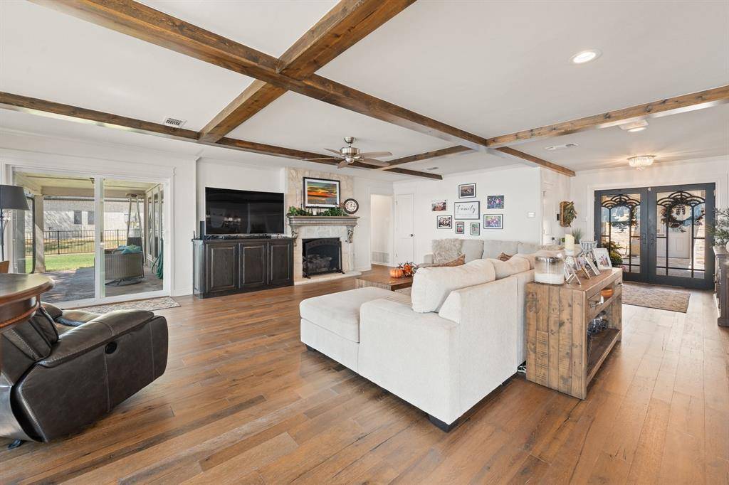 4509 Deleon Court, De Cordova, TX 76049