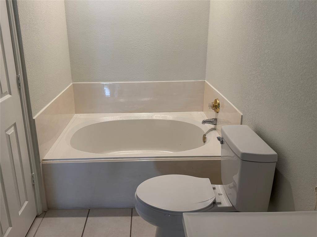 2453 Southcourt Circle, Irving, TX 75038