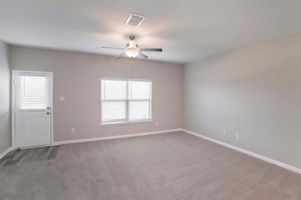 112 Barbwire Way, Newark, TX 76071