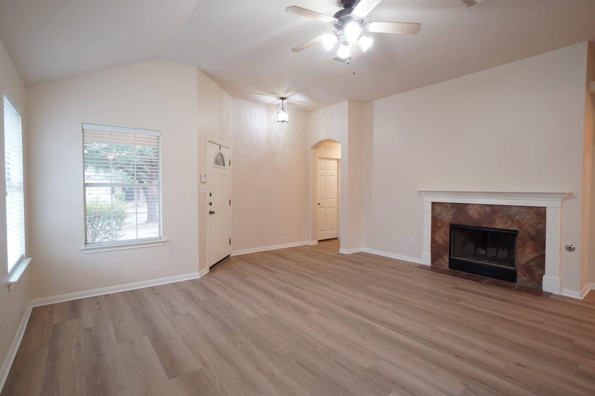 368 AMBER ASH DR, Kyle, TX 78640