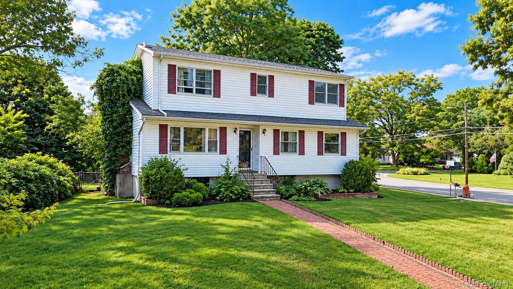 2 Custom LN, Port Jefferson Station, NY 11776