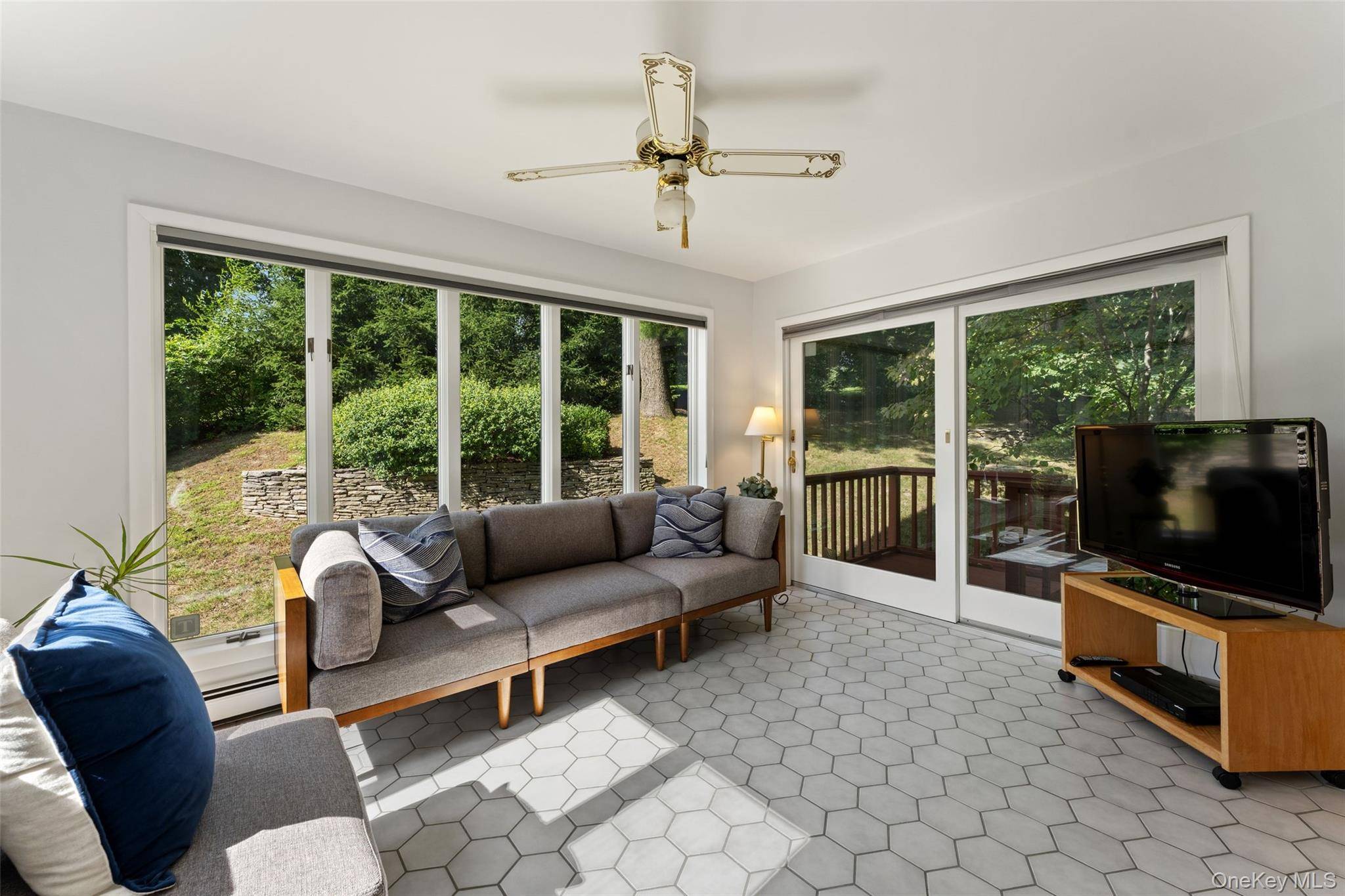 12 Lyons RD, Armonk, NY 10504