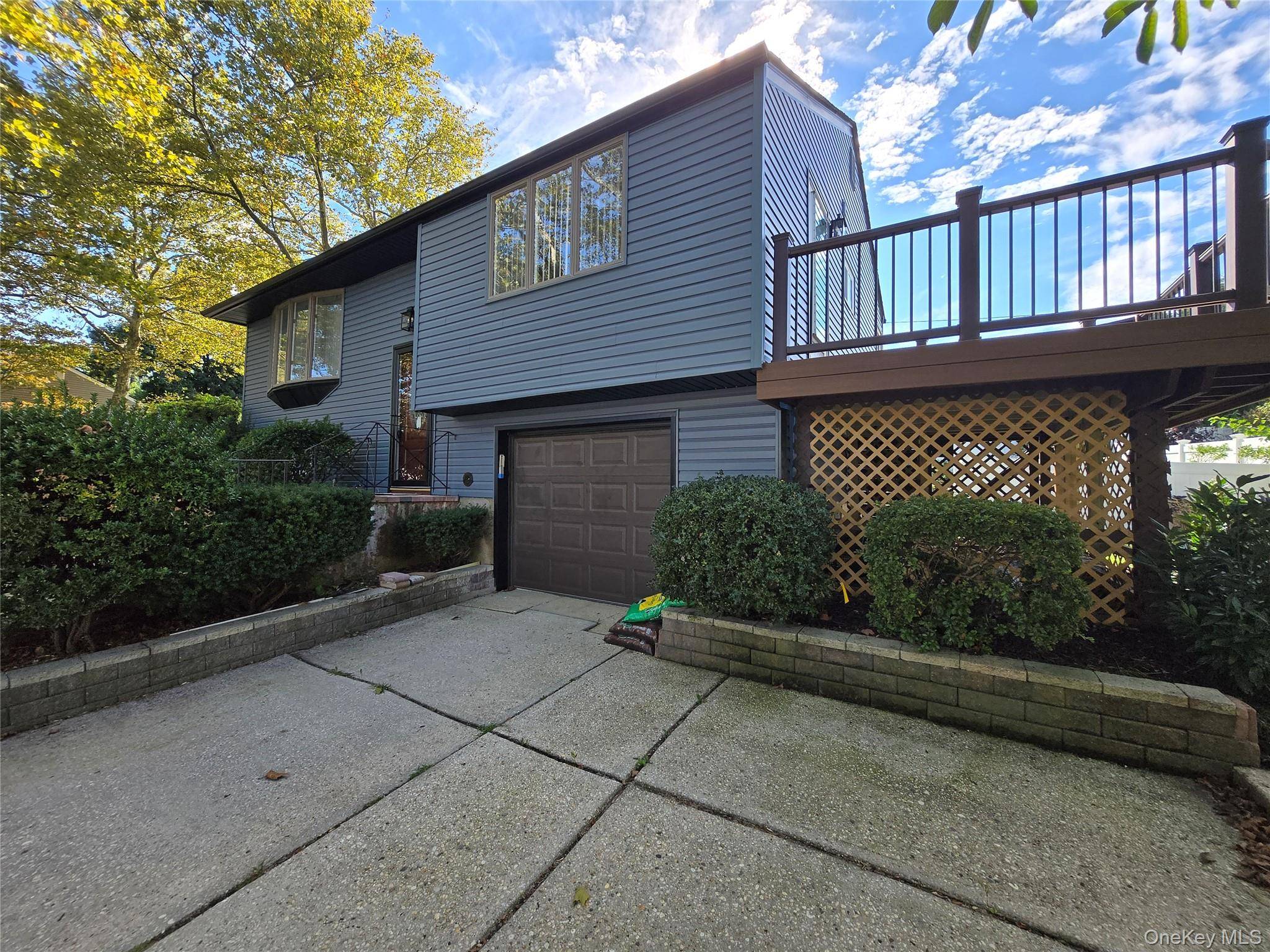 25 Ripley DR, Northport, NY 11768