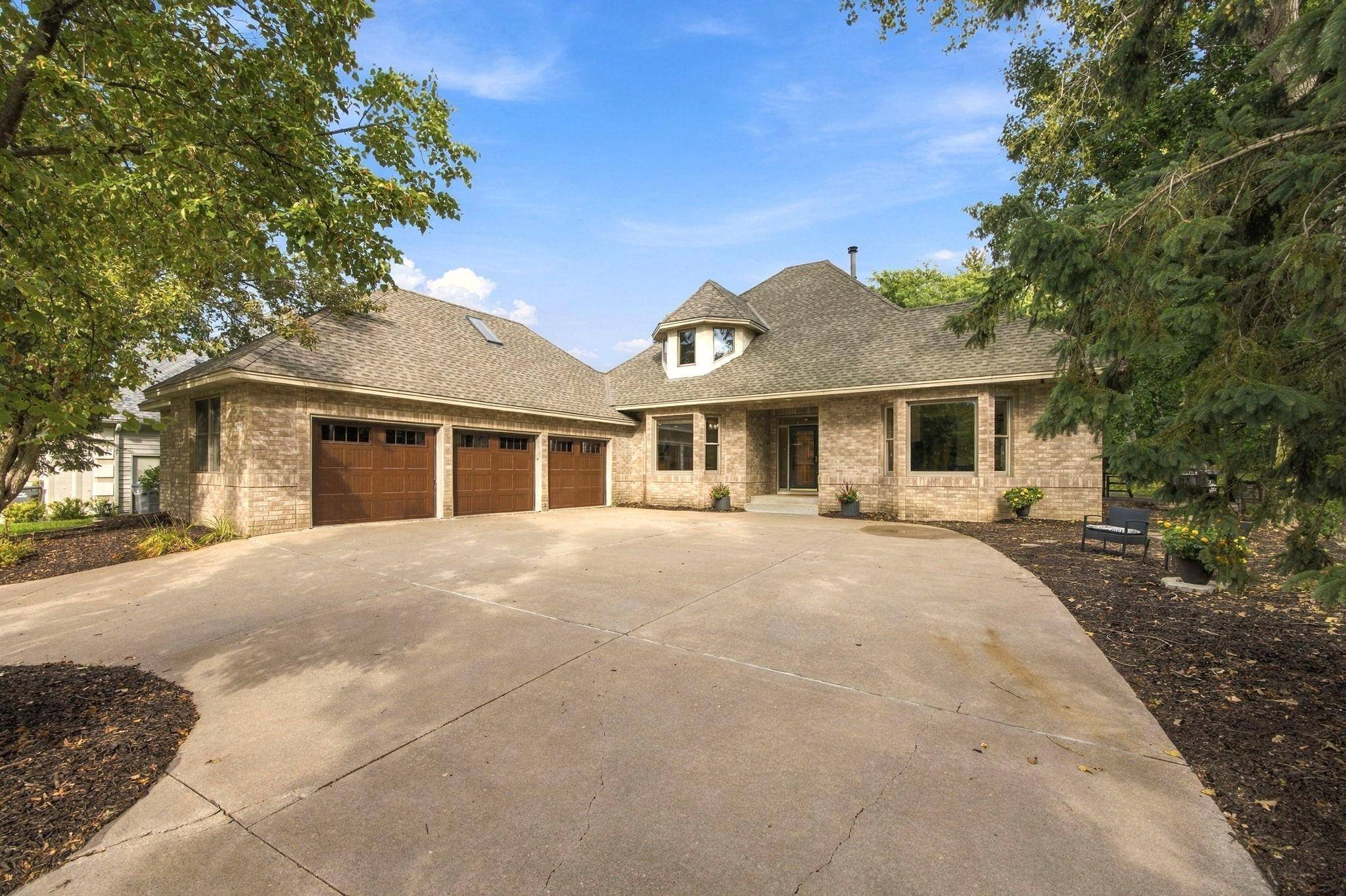 4320 Vinewood LN N, Plymouth, MN 55442