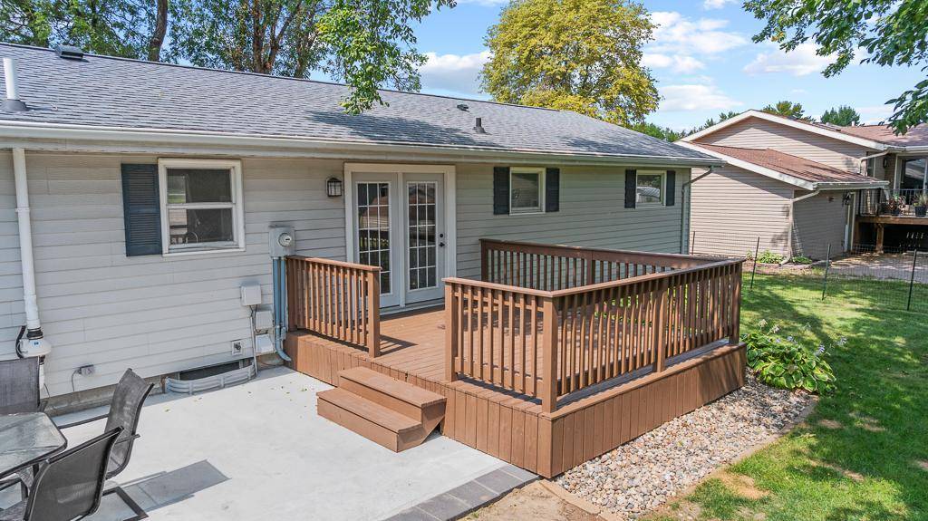 807 Hackberry DR, Marshall, MN 56258