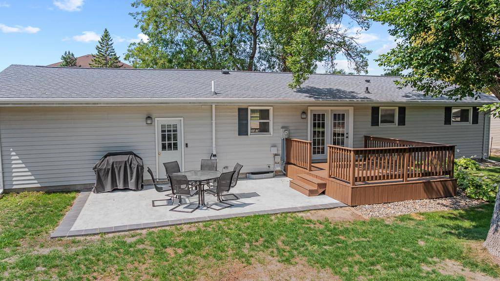 807 Hackberry DR, Marshall, MN 56258