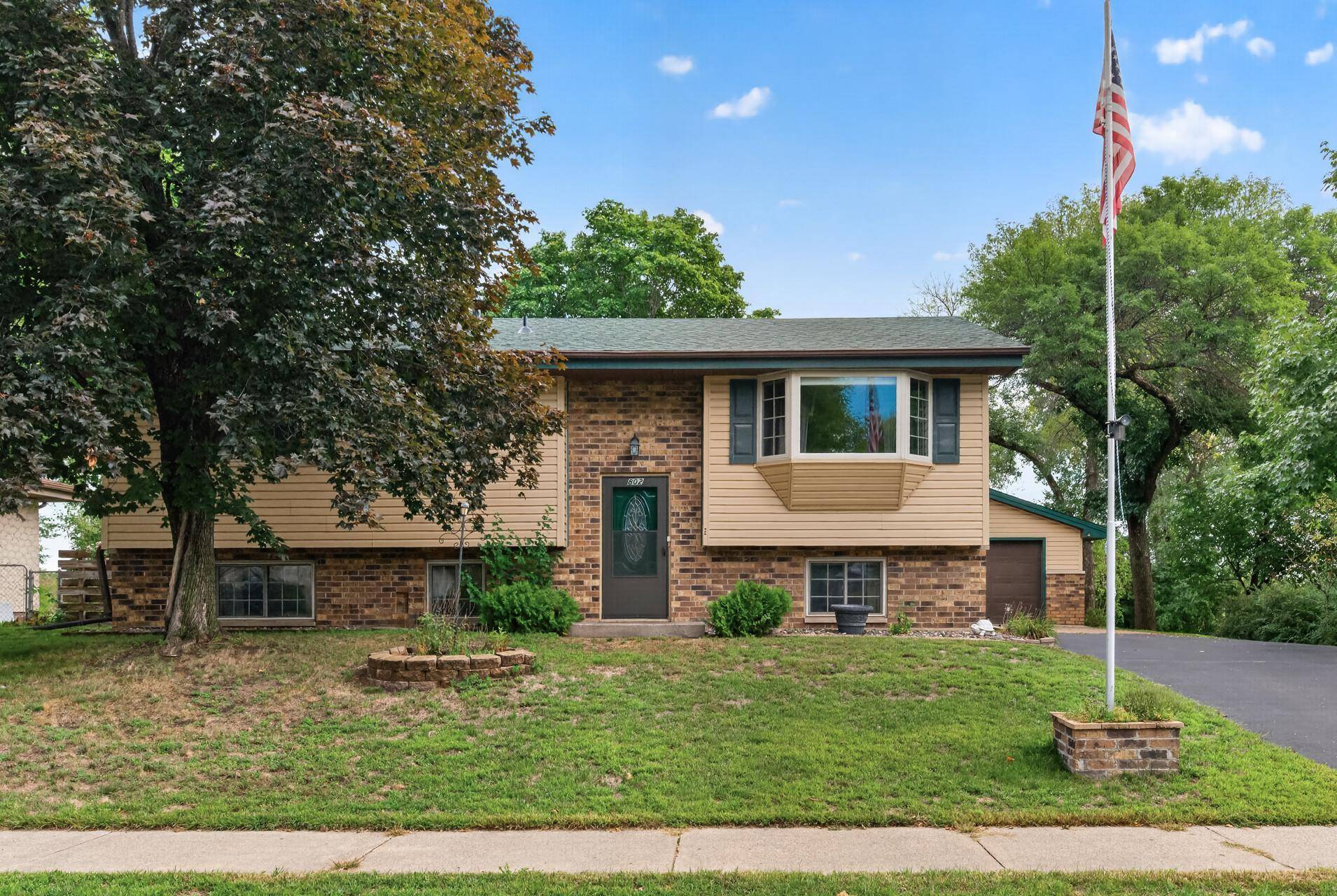 802 Charlotte DR, Anoka, MN 55303