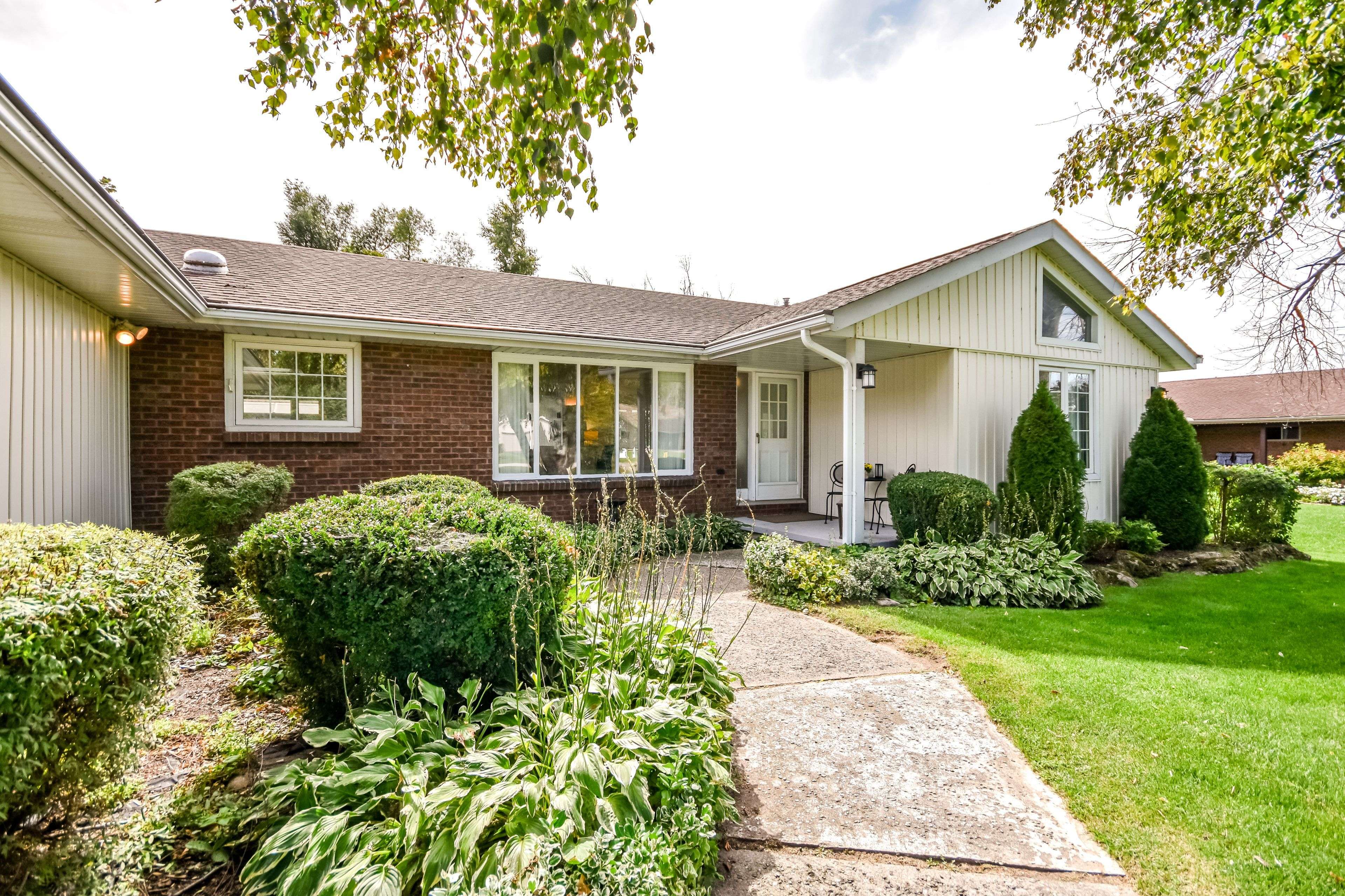 5 Park LN, Ramara, ON L0K 1B0