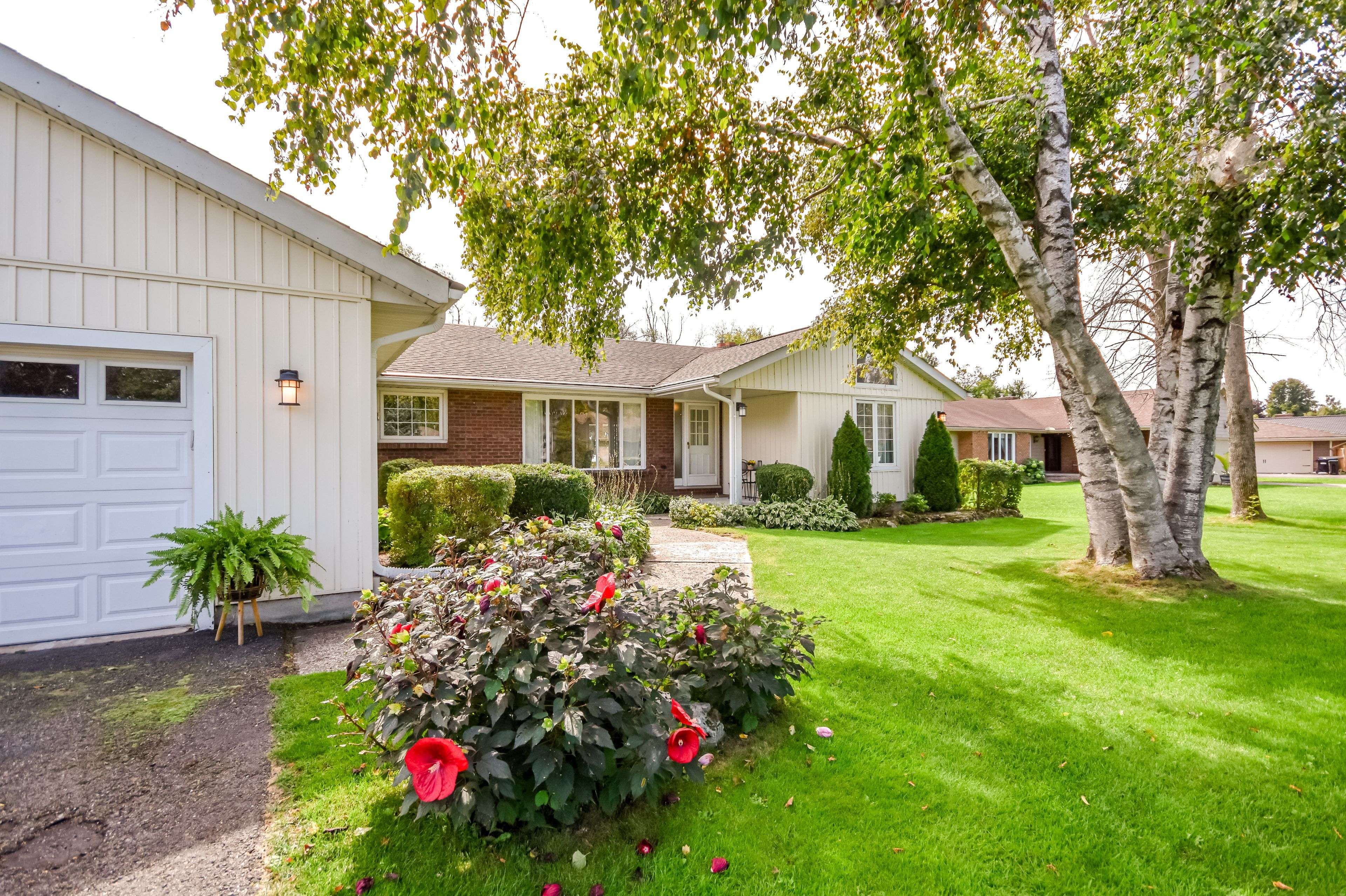 5 Park LN, Ramara, ON L0K 1B0