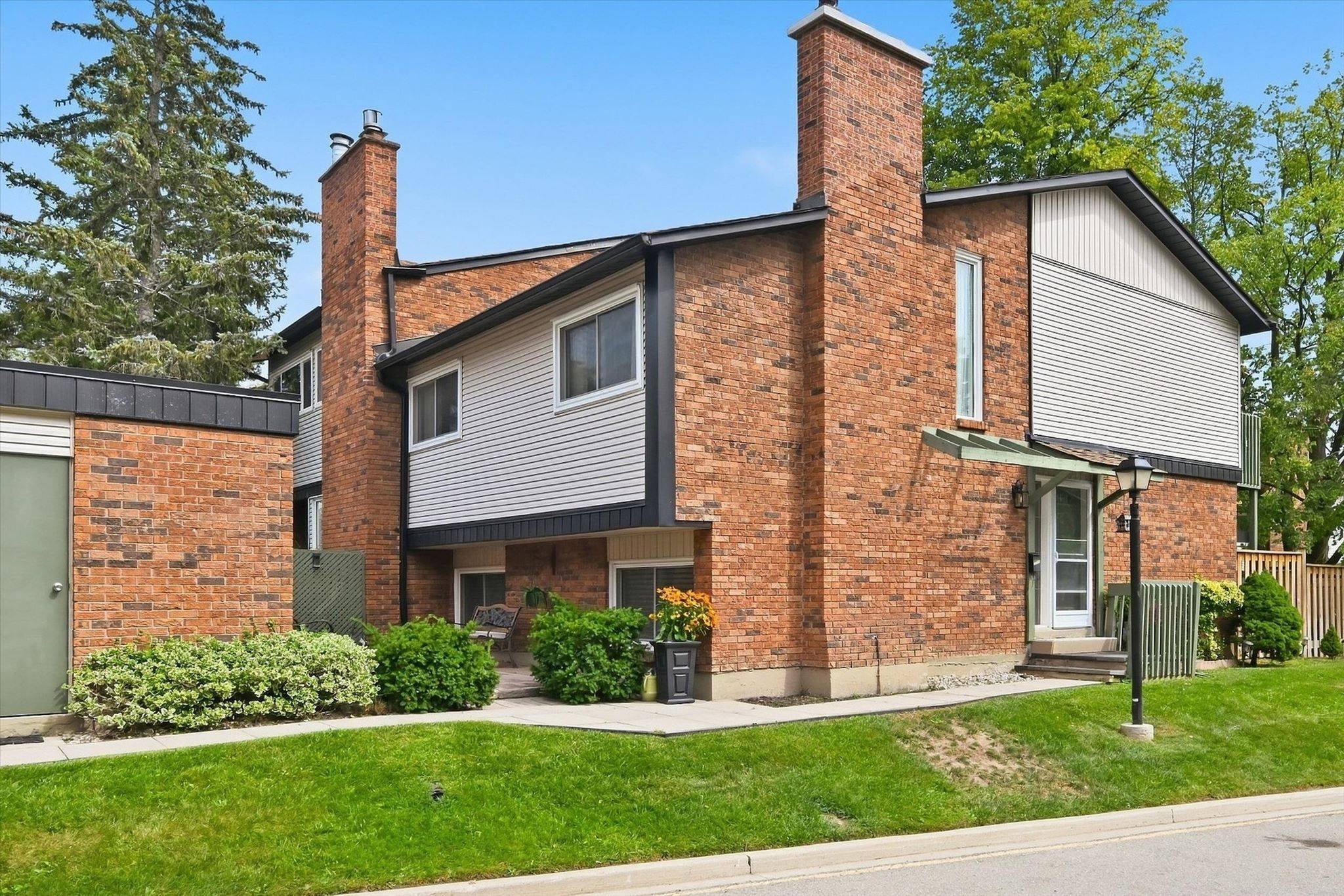 1576 Kerns RD #7, Burlington, ON L7P 3A7