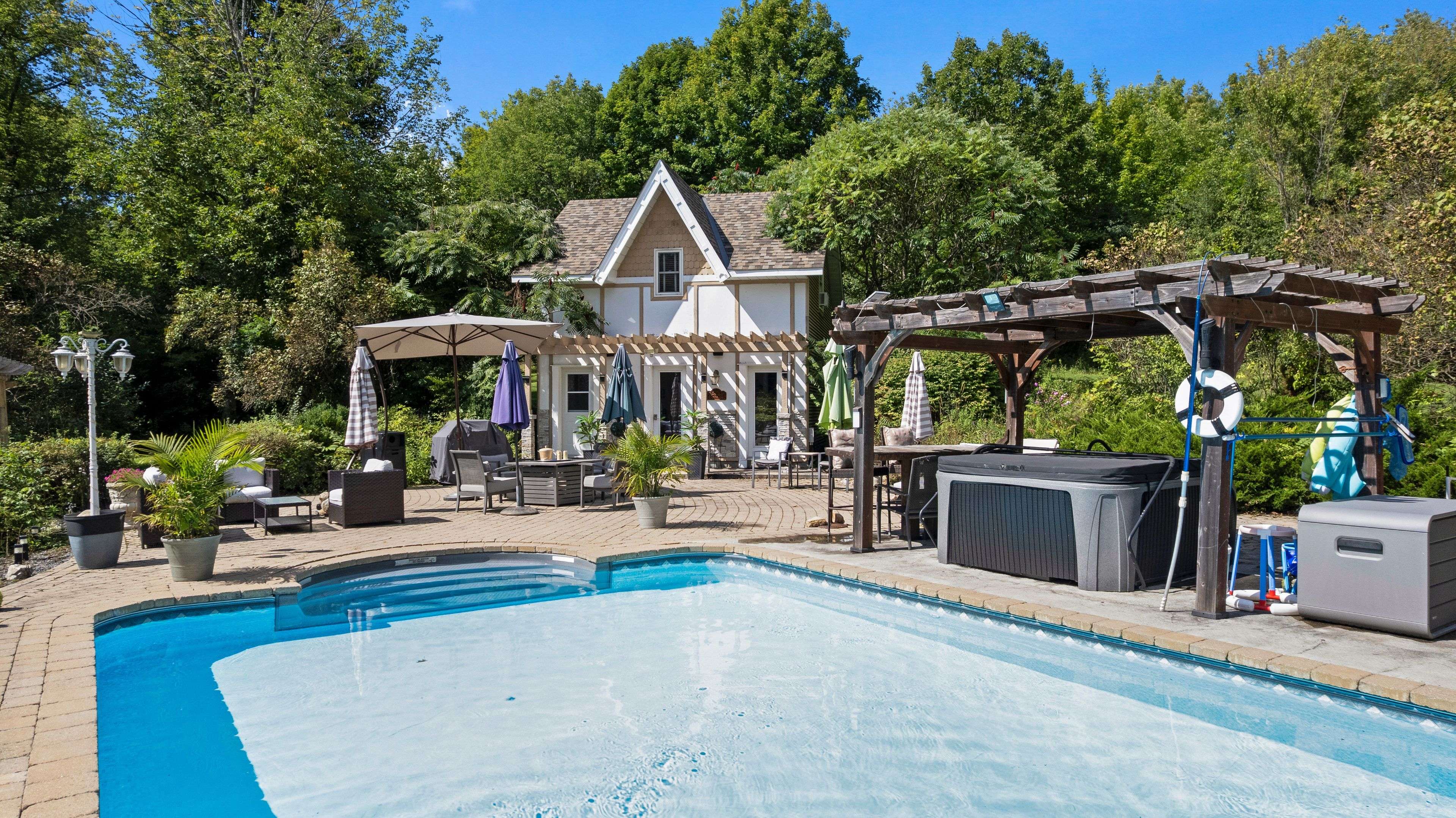 131 Mill ST, Lanark Highlands, ON K0G 1K0