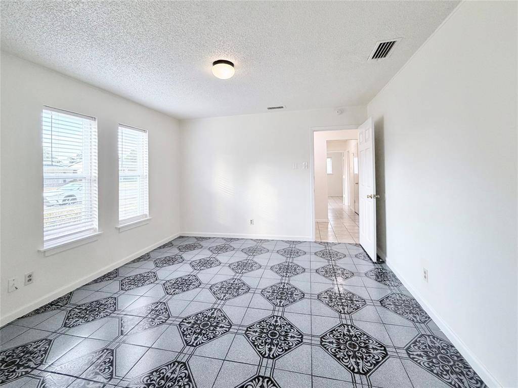 610 Colonial Drive, Garland, TX 75043
