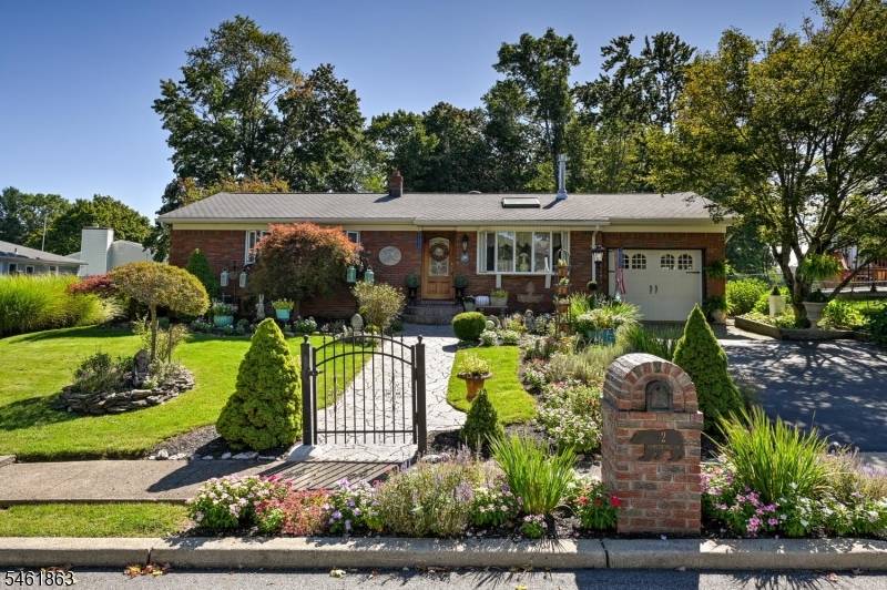 2 Armstrong Dr, Jefferson Twp., NJ 07438