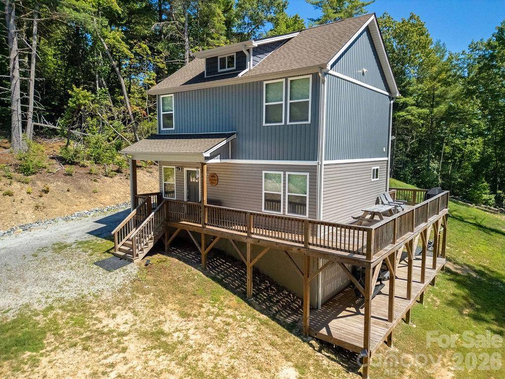 46 Old Chestnut LN, Hendersonville, NC 28739