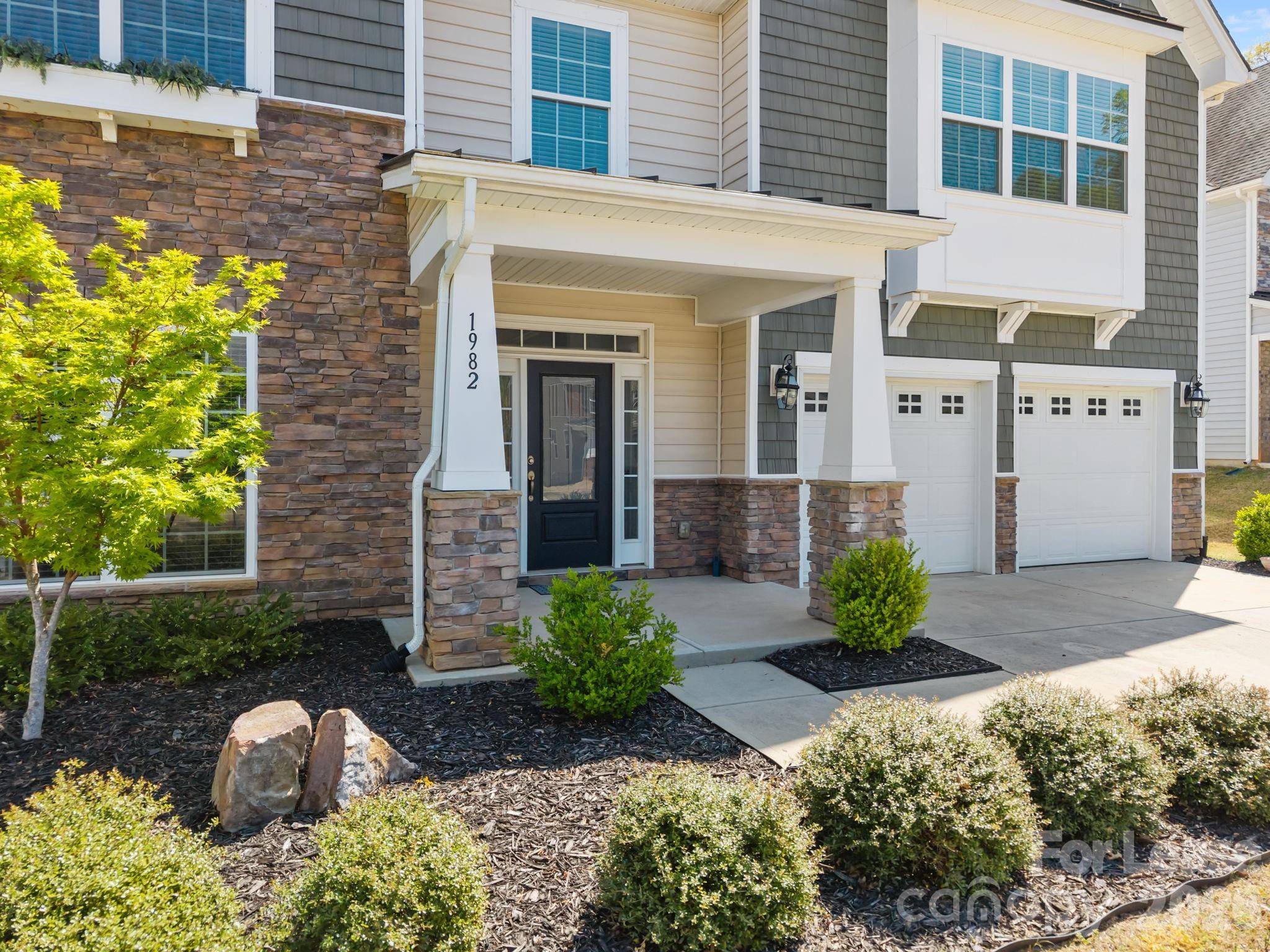 1982 Smokey Quartz RD, Davidson, NC 28036