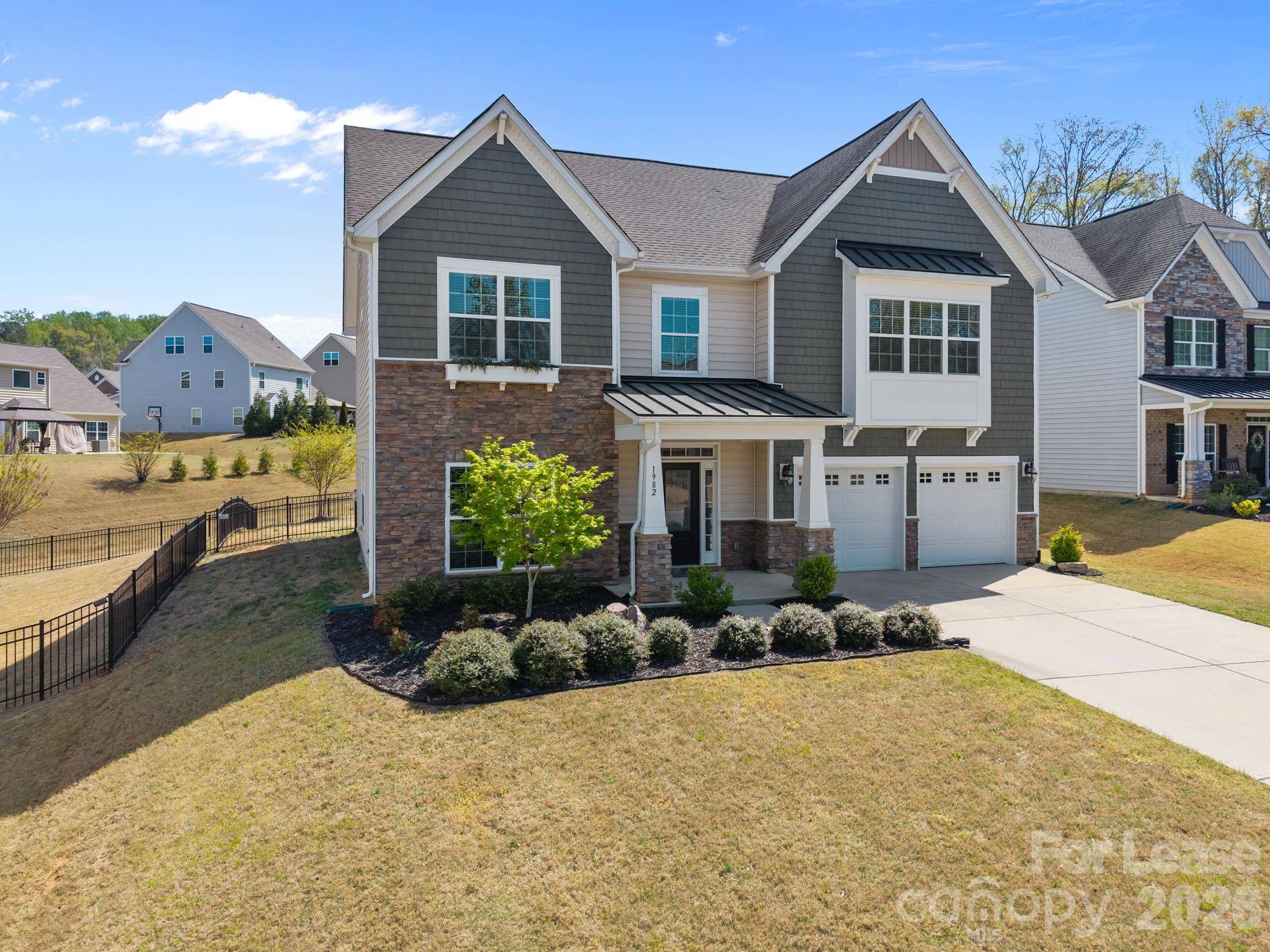 1982 Smokey Quartz RD, Davidson, NC 28036