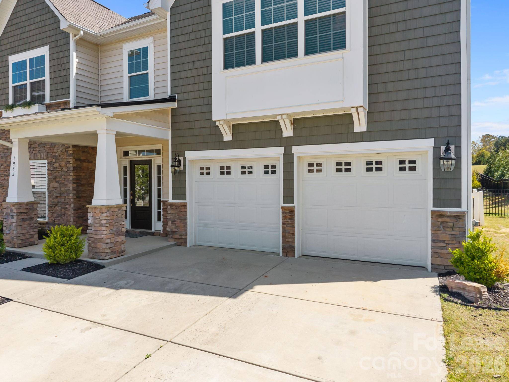 1982 Smokey Quartz RD, Davidson, NC 28036
