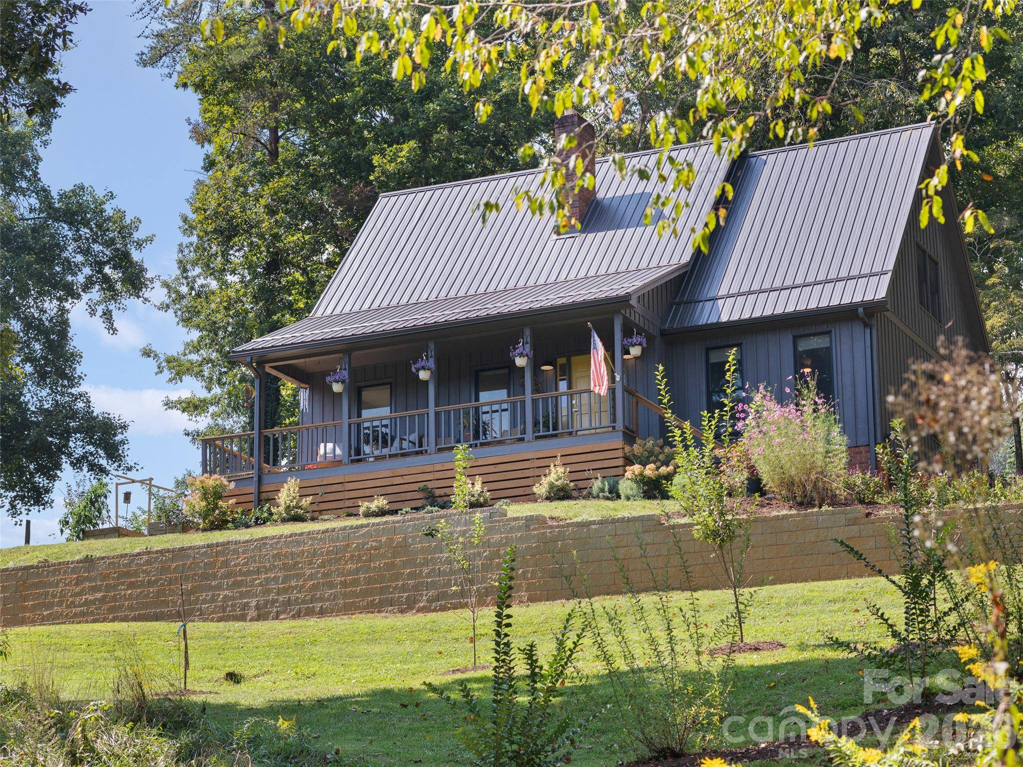 641 Scruggs CIR, Canton, NC 28716