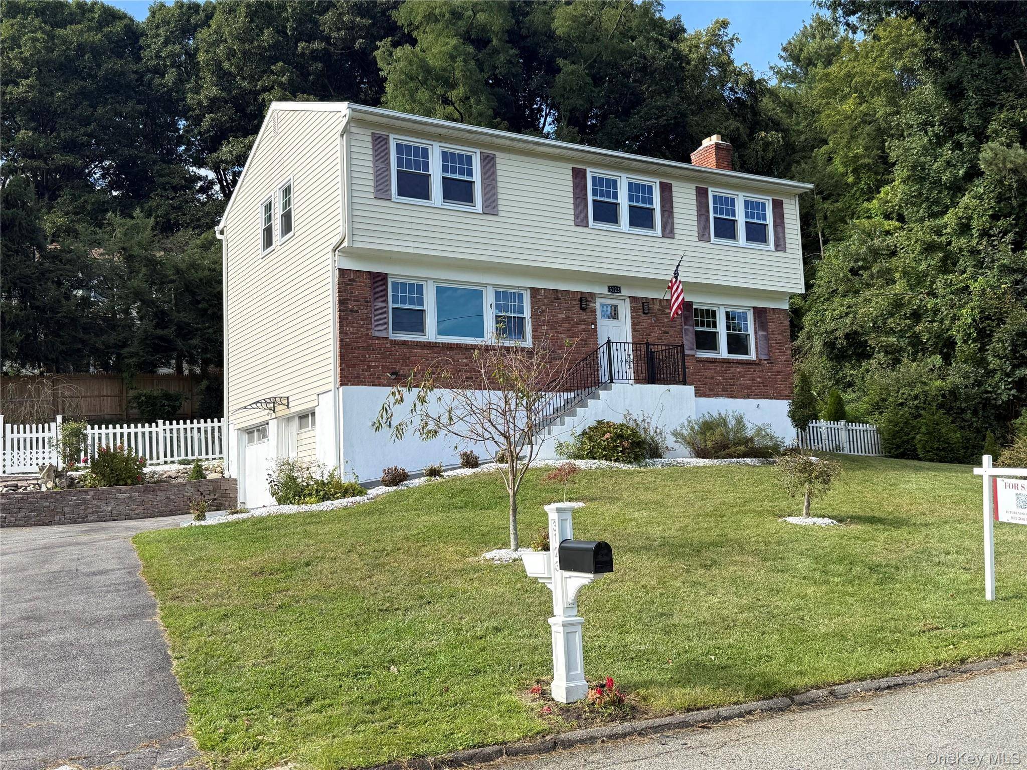 3123 Douglas DR, Yorktown Heights, NY 10598