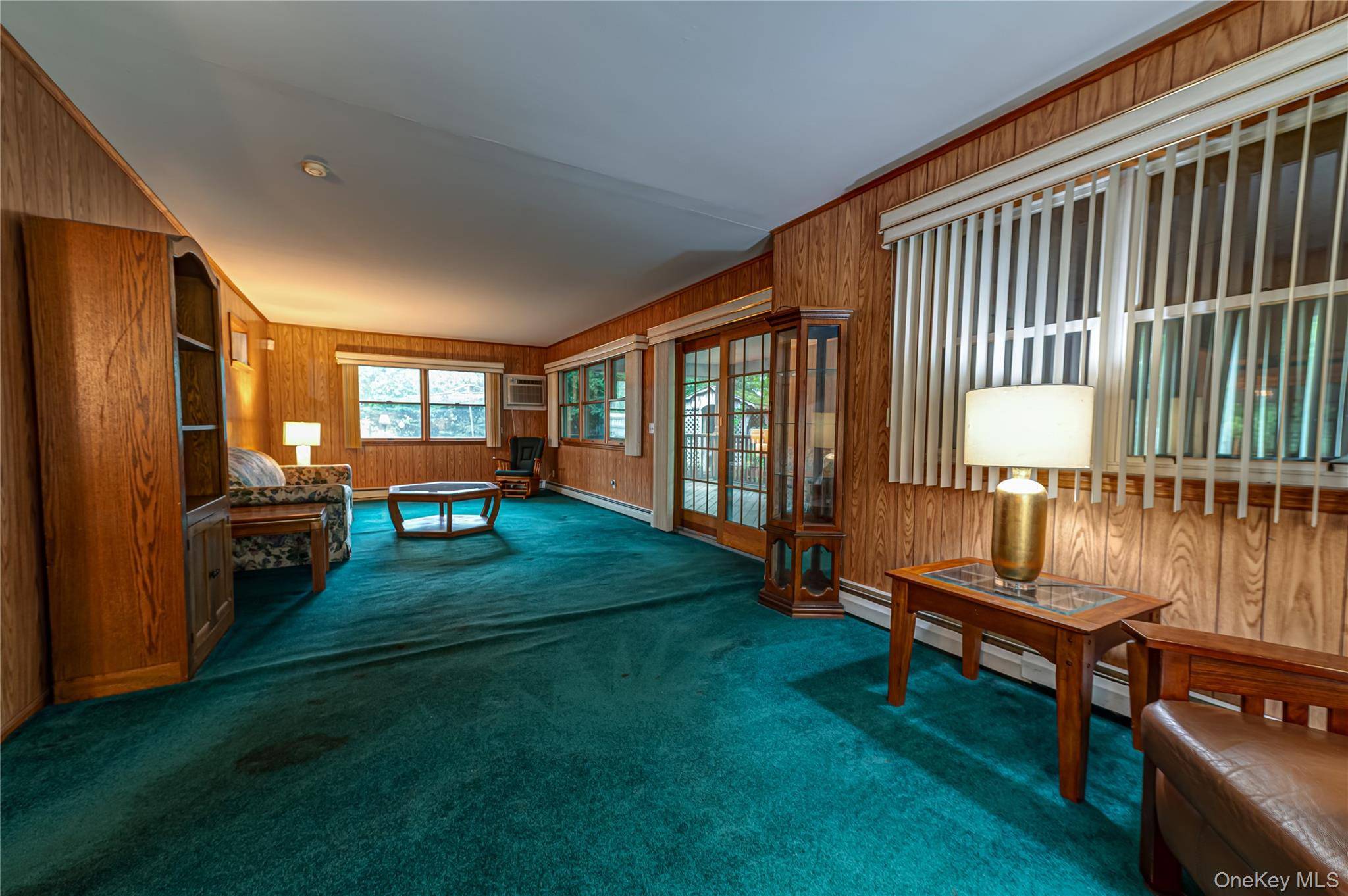 15 Longhorn LN, East Setauket, NY 11733